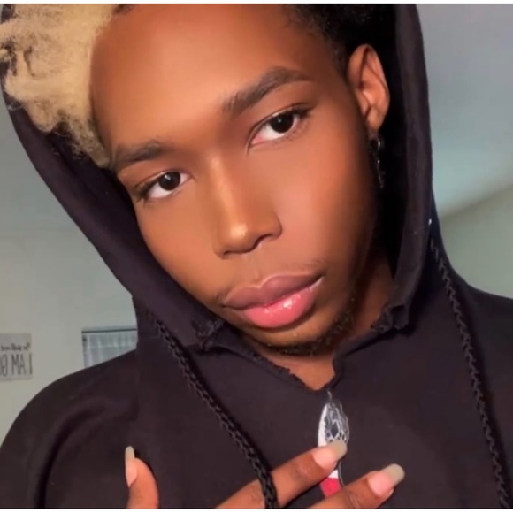 Meet your Posher, Dame - Picture 1 of 1